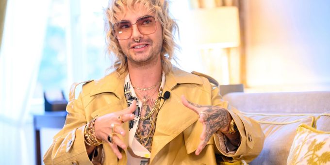 Sänger Bill Kaulitz während eines dpa-Interviews in einer Suite des Hotel Vier Jahreszeiten. Sänger Bill Kaulitz während eines dpa-Interviews in einer Suite des Hotel Vier Jahreszeiten.
