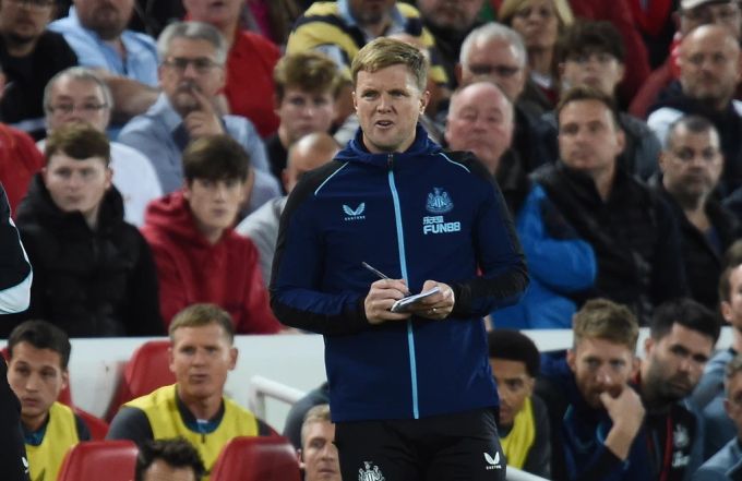 Eddie Howe ist seit November 2021 Trainer von Newcastle United. Eddie Howe Newcastle United