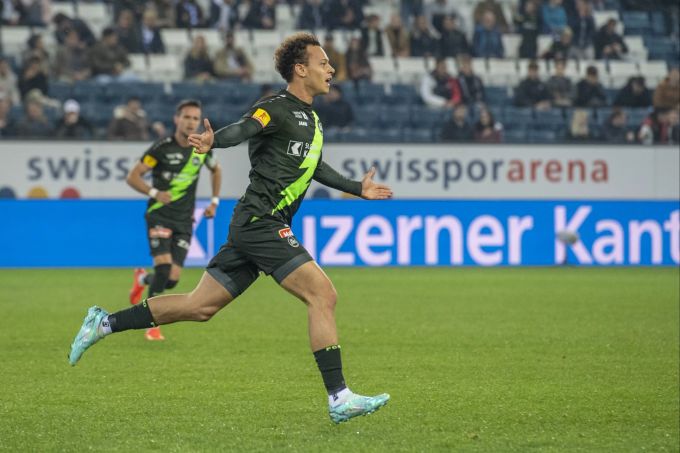 Julian von Moos von St. Gallen feiert das Tor zum 3:3 gegen den FC Luzern. FC Luzern