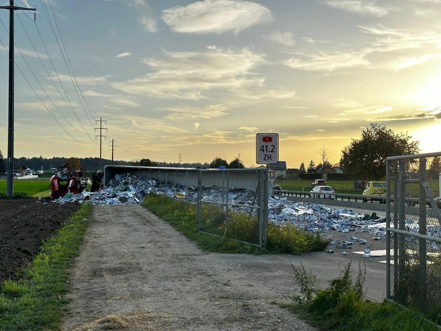 Der Inhalt ist jetzt auf der ganzen Fahrbahn verteilt.