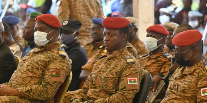 Ouagadougou - Putschistenführer in Burkina Faso zum Übergangspräsidenten ernannt