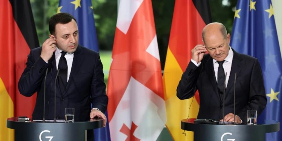 Georgischer Regierungschef Garibaschwili und Kanzler Scholz bei ihrer Pressekonferenz in Berlin