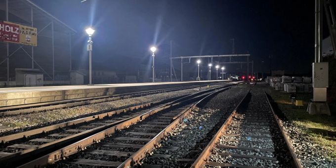 Gleise im Bahnhof Rafz. Bahnhof Rafz