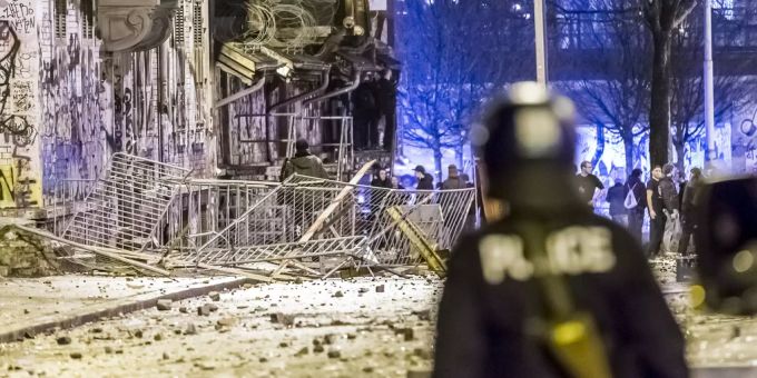 Polizei bei der Reitschule in Bern nach einer Demonstration. (Symbolbild) Gewalt
