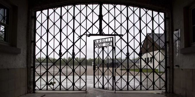 Der Eingang zum KZ Dachau KZ Dachau