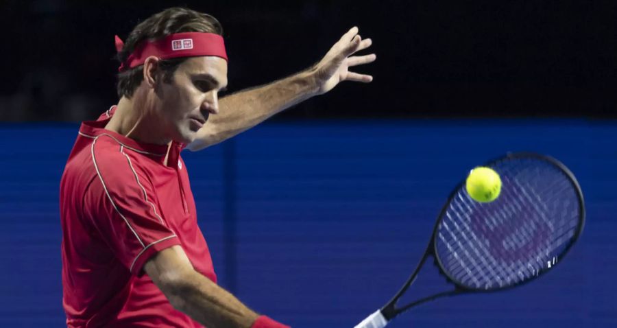 Roger Federer im Einsatz an den Swiss Indoors in Basel 2019.