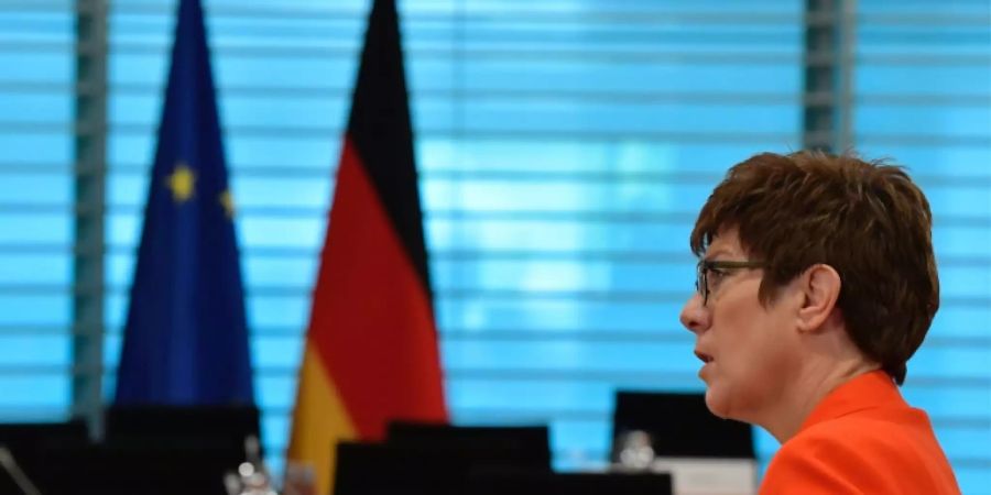 Ministerin Kramp-Karrenbauer