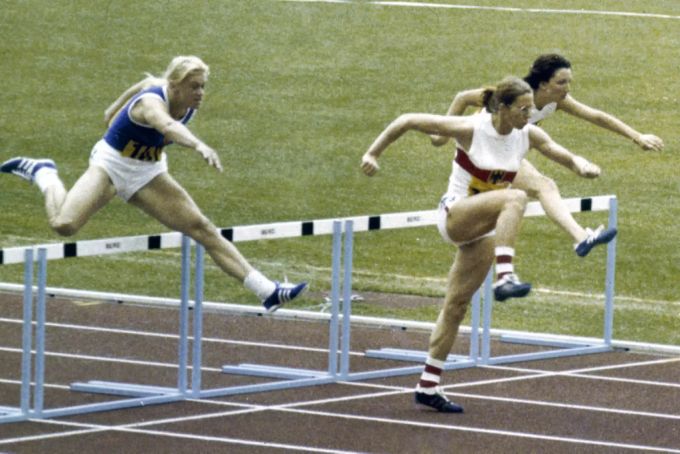 Olympia-Starter aus Westdeutschland (re. Heide Rosendahl) haben eine niedrigere Lebenserwartung als ihre ostdeutschen Gegner (li. Burglinde Pollak). Olympia Doping Deutschland