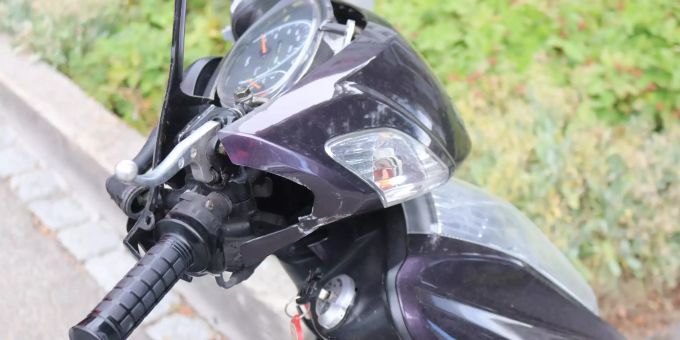 Der 64-jährige Rollerfahrer musste zur Kontrolle in Spitalplfege gebracht werden. Kollision