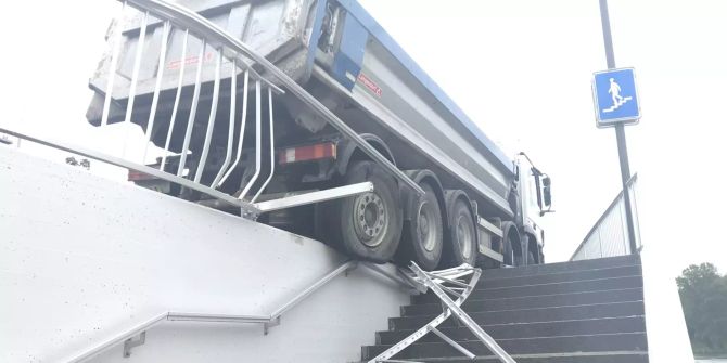 Lastwagenchauffeur fällt in Ohnmacht