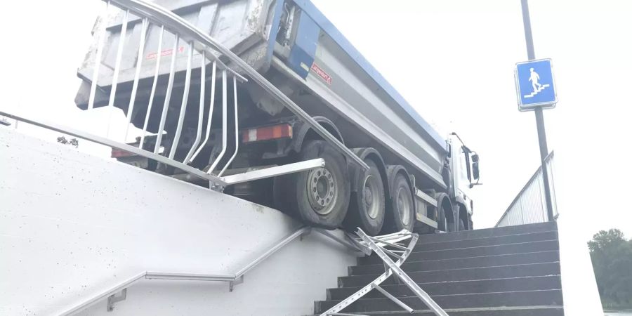 Lastwagenchauffeur fällt in Ohnmacht
