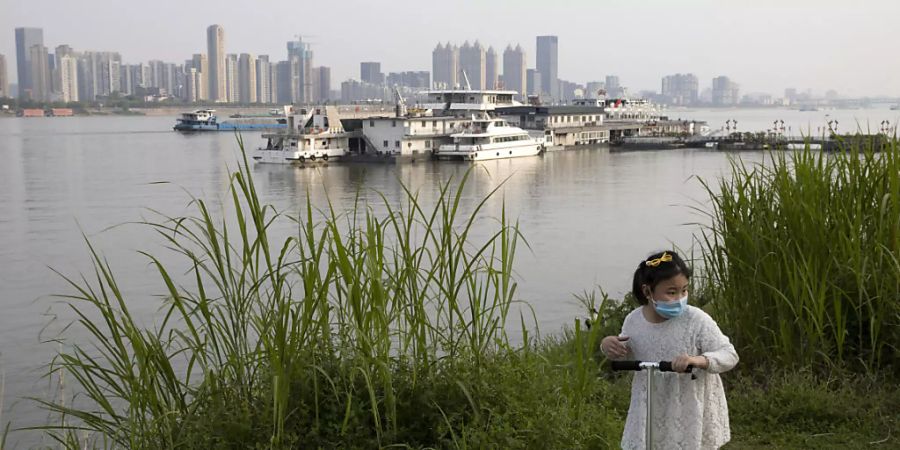 In Wuhan häufen sich Fälle von Covid-19-Patienten, die nach der Genesung das Virus weiter in sich tragen. Sie gelten als mögliche Ansteckungsgefahr. (Archivbild)