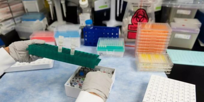 Fall Sanofi zeigt - Wir sind Pharma-Multis beim Impfstoff ausgeliefert