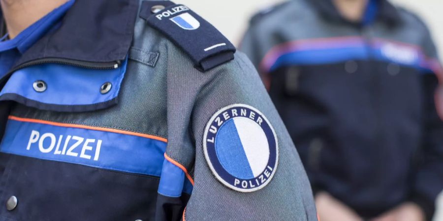 Luzern: Mann mit erheblichen Verletzungen auf Strasse aufgefunden