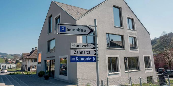 Das Gemeindehaus von Stettlen. - Kanton Bern Das Gemeindehaus von Stettlen. - Kanton Bern