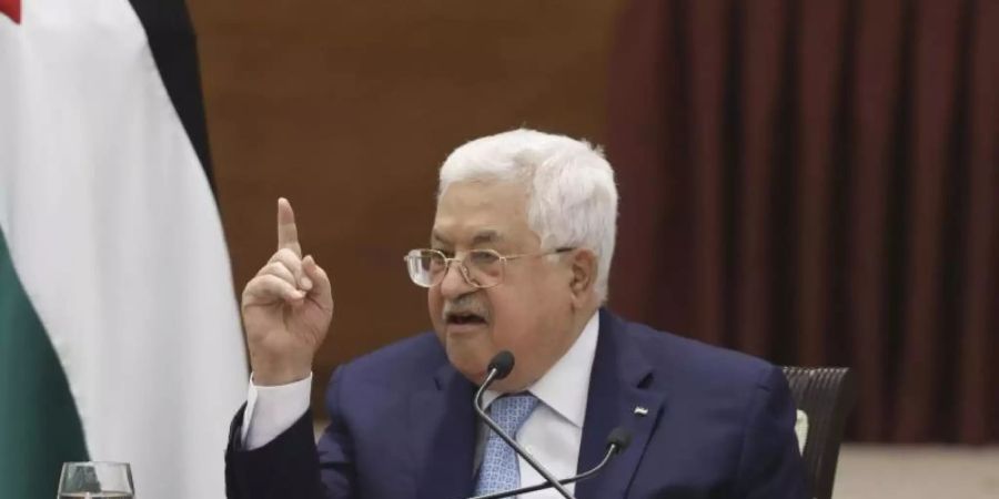 Palästinenserpräsident Mahmud Abbas spricht bei einem Treffen der Palästinenserführung. Foto: Alaa Badarneh/Pool EPA/AP/dpa