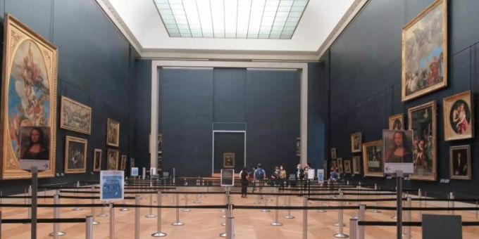 Der Weg zur «Mona Lisa» im Louvre ist stark gesichert. Foto: Sabine Glaubitz/dpa