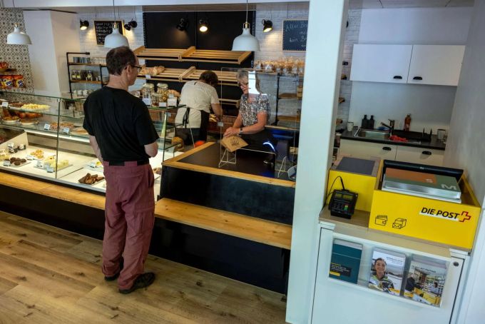 Bäckerei und Postschalter in einem beim Jägerbeck in Schliern