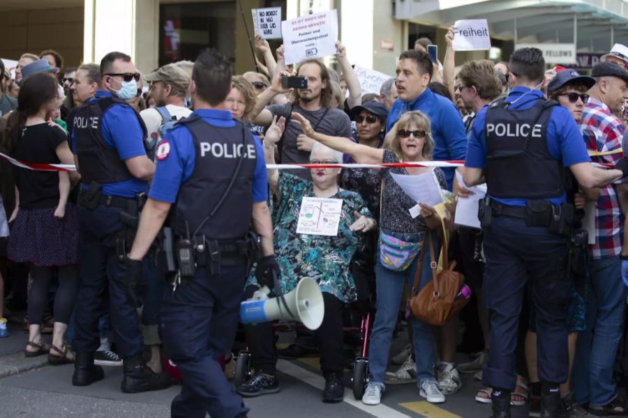 Berner Polizei corona demo