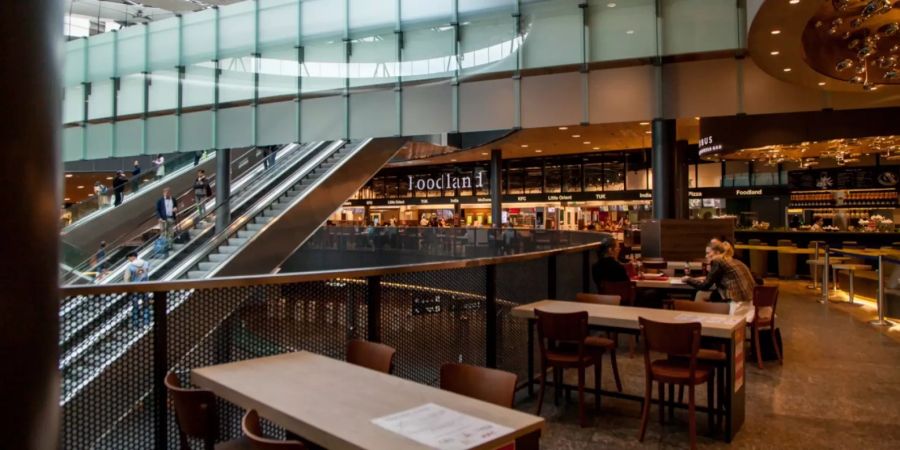Mittag am Flughafen Kloten.