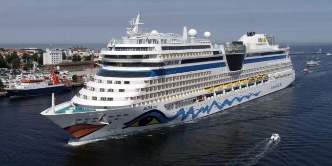 Das Kreuzfahrtschiff AIDAmar von Aida Cruises. Aida-Kreuzfahrtschiffe in Rostock