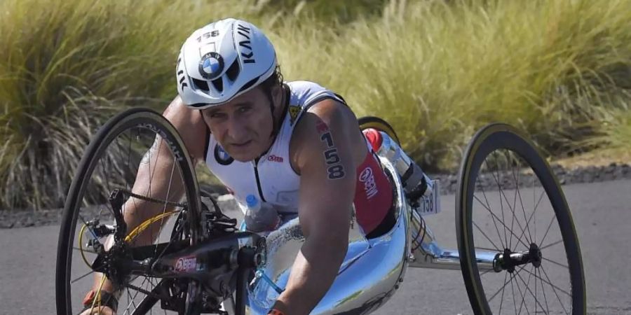 Der mit seinem Handbike verunglückte Alessandro Zanardi muss nach italienischen Medienberichten wieder auf die Intensivstation. Foto: Mark J. Terrill/AP/dpa