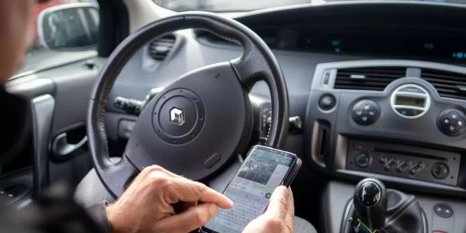 Uber rechtfertigt sich (Symbolbild). Foto: Peter Steffen/dpa uber