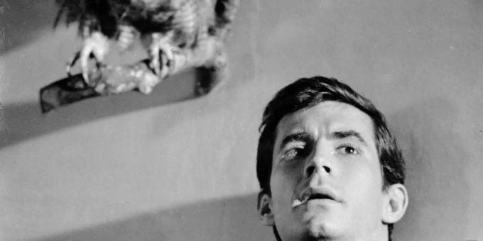 Ein junger Mann mit vielen Problemen und einer mörderischen Energie: Norman Bates (Anthony Perkins). Foto: Universal Pictures/dpa Ein junger Mann mit vielen Problemen und einer mörderischen Energie: Norman Bates (Anthony Perkins). Foto: Universal Pictures/dpa