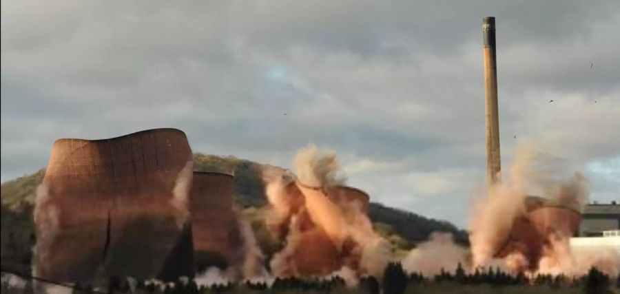 Alec, Connah aus dem Vereinigten Königreich hat mit diesem Bild von explodierenden Kühlturmen die Nominierung für die Kategorie «Motion» erhalten.