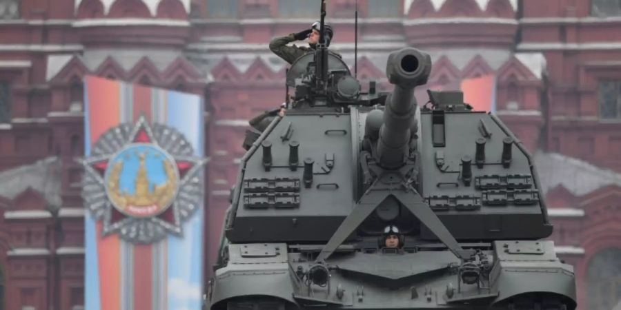 Panzer bei Militärparade in Moskau