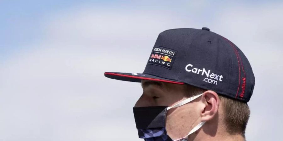 Baut bei Red Bull Racing weiter auf seinen aktuellen Teamkollegen Alex Albon: Max Verstappen. Foto: Mark Thompson/pool Getty/AP/dpa