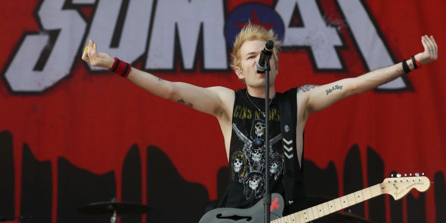 Frontmann Deryck Whibley mit Sum 41 beim Festival «Rock im Park» (2017).