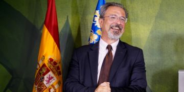 Carlos Flores