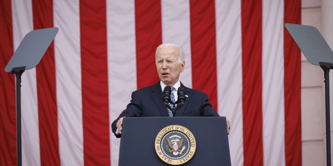 US-Präsident Joe Biden während seiner Rede am Memorial Day am Montag. President Biden observes Memorial Day at Arlington