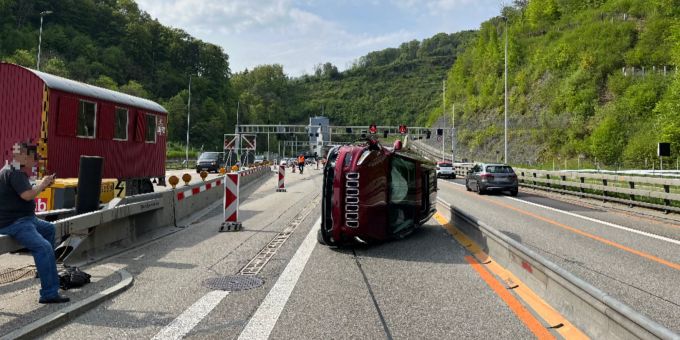 Eptingen BL: Stau auf der Autobahn nach Selbstunfall. Eptingen BL