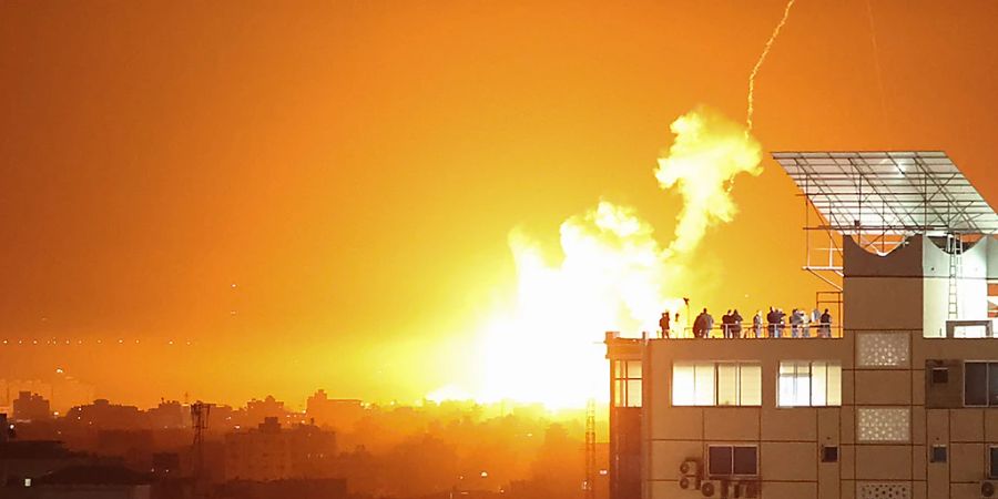 Als Reaktion auf den schweren Raketenbeschuss vom Vortag hat Israel in der Nacht zum Freitag Ziele im Libanon sowie im Gazastreifen angegriffen. Foto: Mohammed Talatene/dpa