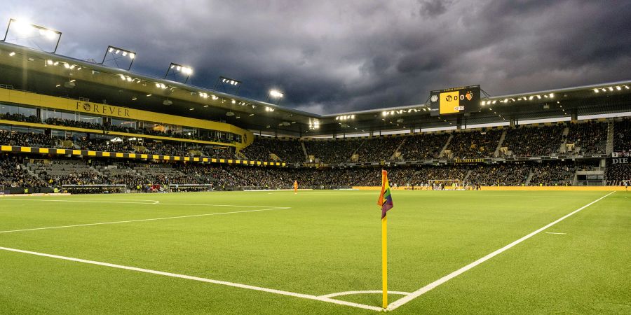 Dunkle Wolken über dem Wankdorf Stadion. - Stadt Bern