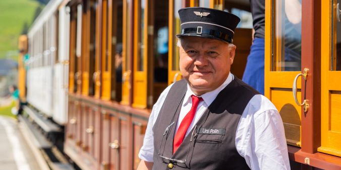 Urs Polin arbeitet als Zugbegleiter bei den Rigi Bahnen.