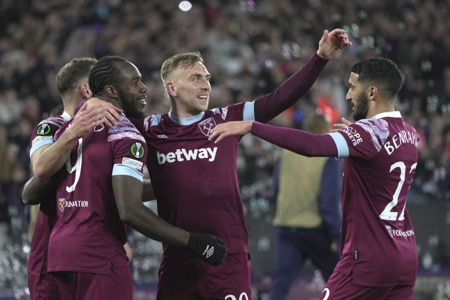 Um das zweite Finalticket spielen West Ham United und der AZ Alkmaar gegeneinander.