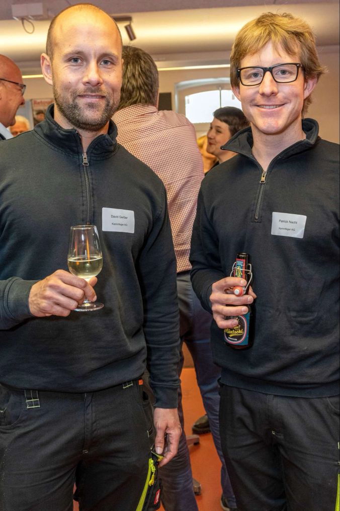 David Gerber (l) und Patrick Nacht (r/beide Kaminfeger AG).
