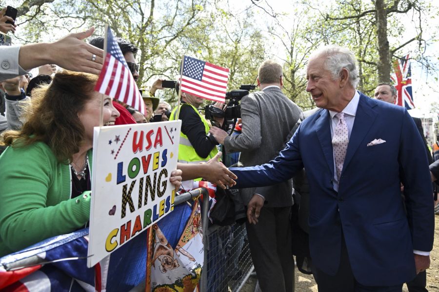 Ein Royal-Fan ist aus den USA angereist.