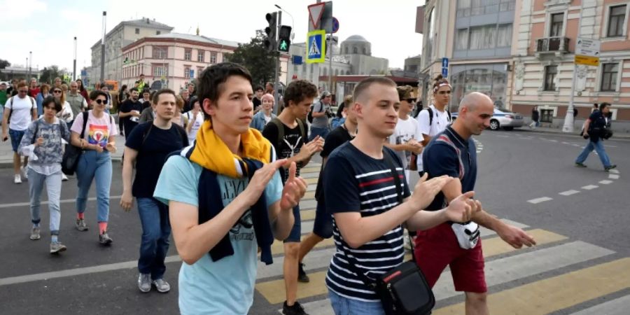 Friedlicher Protestmarsch in Moskau