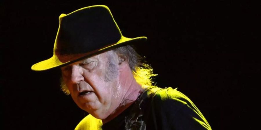 Der kanadische Musiker Neil Young veröffentlicht mit seiner Begleitband «Crazy Horse» ein neues Studioalbum. Foto: Hans Klaus Techt/epa