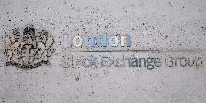 Das Schild der Londoner Börse in der City of London ist zu sehen. Börse Hongkong will London Stock Exchange übernehmen