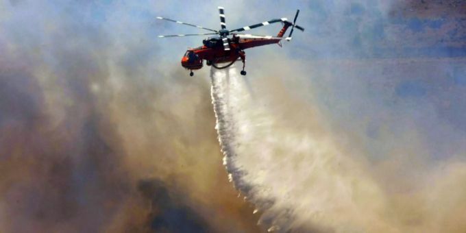 Ein Hubschrauber zur Brandbekämpfung (Symbolbild) Hubschrauber