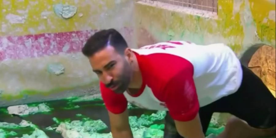 Der Ex von Pamela Anderson beim Schlamm-Wrestling: Adil Rami.