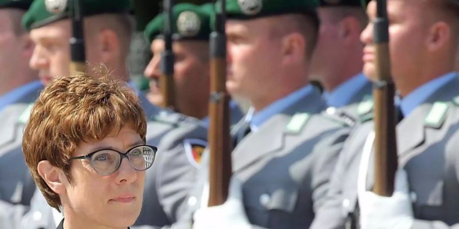 Für Verteidigungsministerin Annegret Kramp-Karrenbauer ist klar, dass Deutschland den Weg in Richtung zwei Prozent des Bruttoinlandsproduktes fürs Militär gehen muss. Foto: Wolfgang Kumm