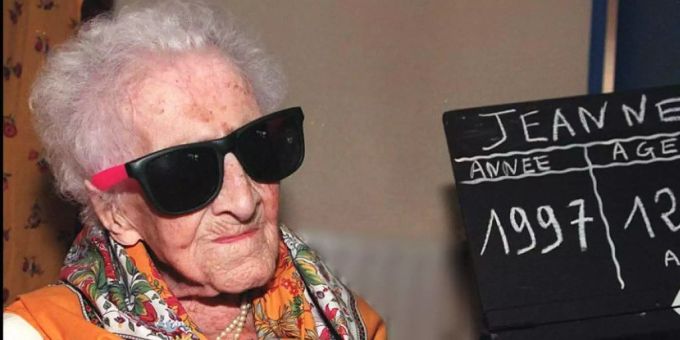 Jeanne Calment am Vorabend ihres 122. Geburtstags im Februar 1997. jahre forscher