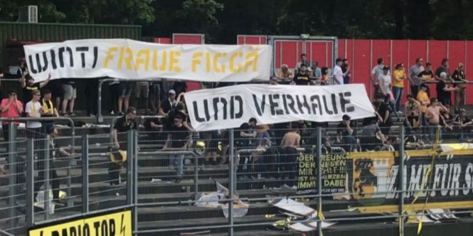 Die Fans des FC Schaffhausen sorgten mit diesem Frauenhass-Transparent für einen Skandal. Banner