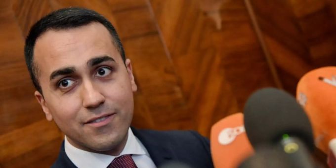 Parteichef bleibt - Fünf-Sterne-Bewegung hält an Luigi Di Maio fest
